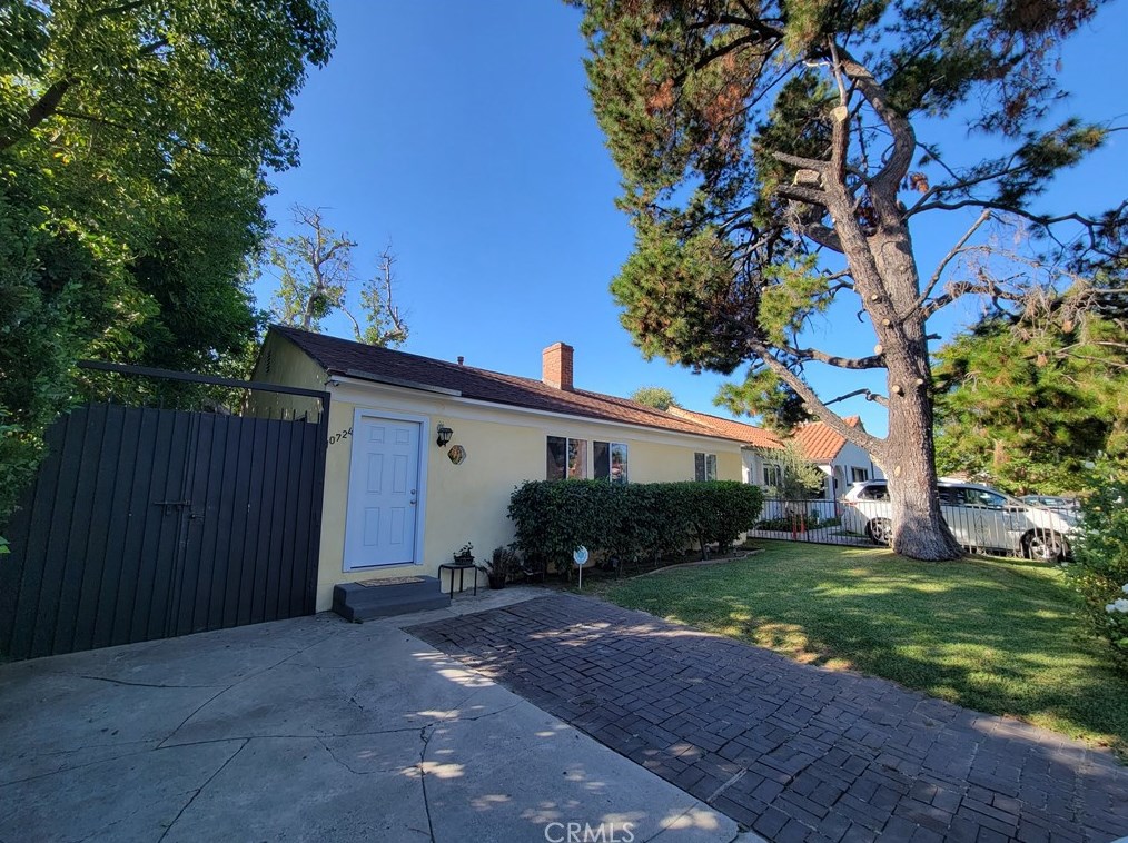 10724 Aqua Vista St, North Hollywood, CA 91602