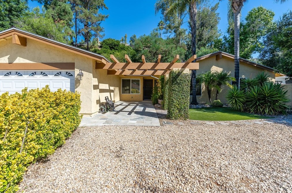 4044 Joelton Dr, Calabasas, CA 91301