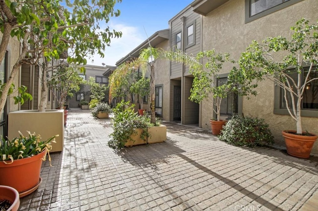 557 E Verdugo Ave #f, Burbank, CA