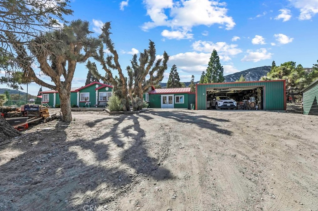 2184 Oak Springs Valley Rd, Pinon Hills, CA 92372
