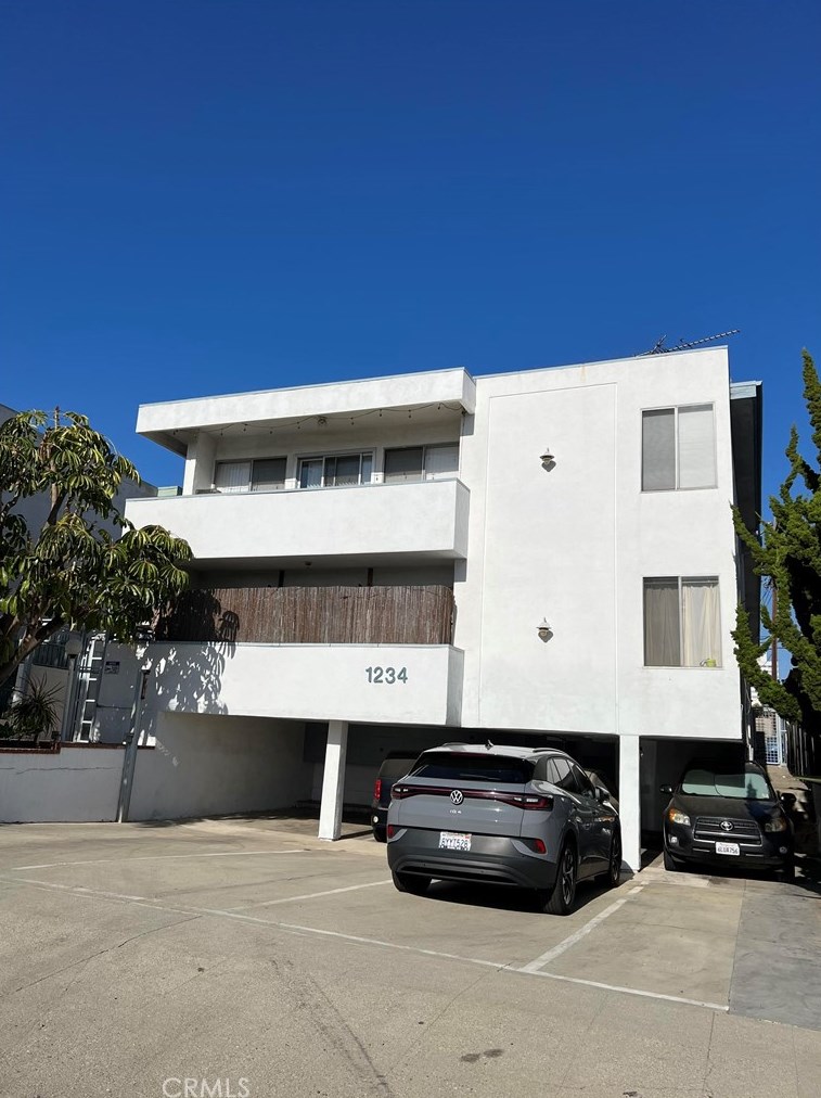 1234 Saltair Ave, Los Angeles, CA 90025-1317
