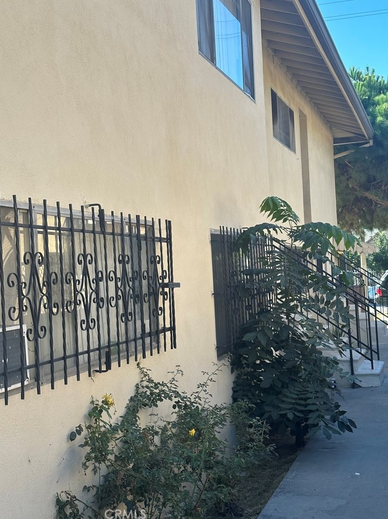 1465 55th St, Los Angeles, CA 90011-4957