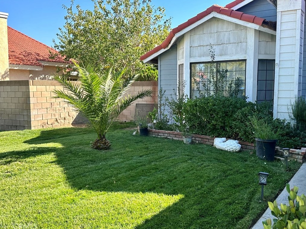 3510 Southview Ct, Palmdale CA  93550-6606 exterior