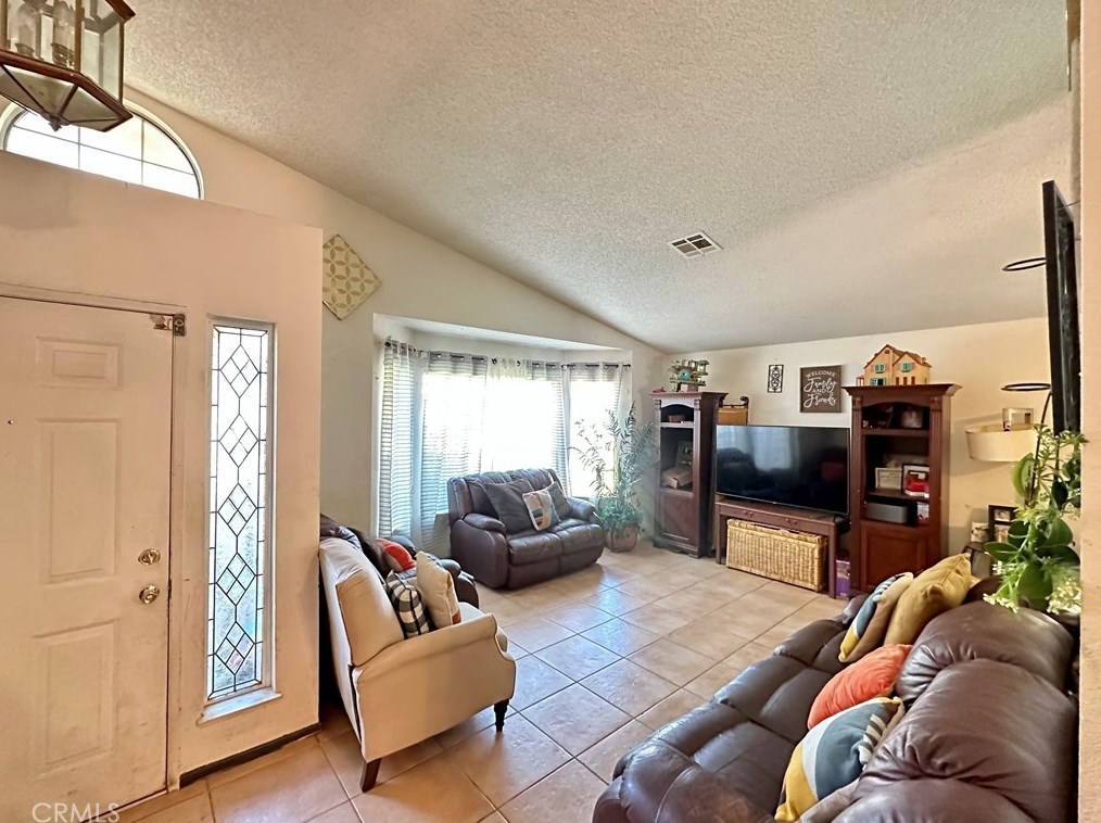 3510 Southview Ct, Palmdale CA  93550-6606 exterior