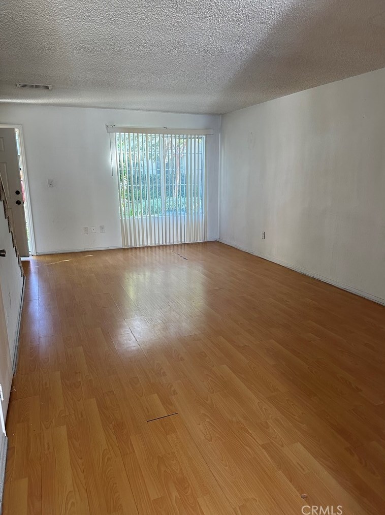 19144 Hamlin St, Los Angeles CA  91335-5896 exterior