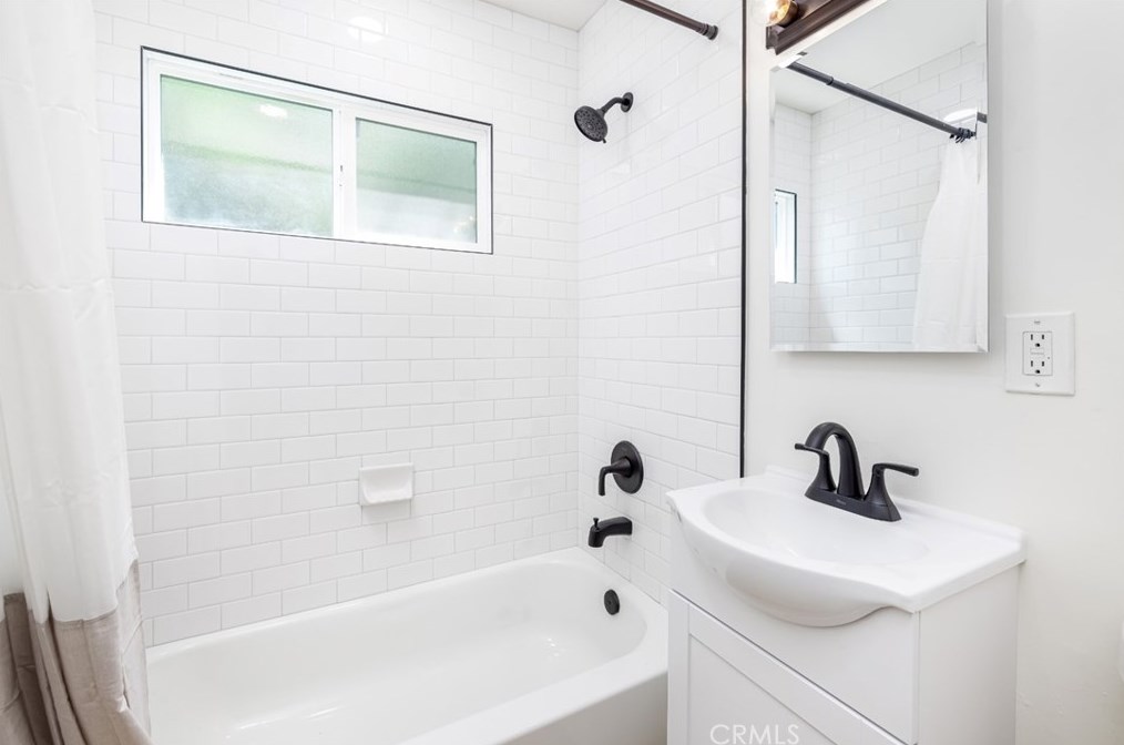 7815 Zelzah Ave, Los Angeles CA  91335-2228 exterior