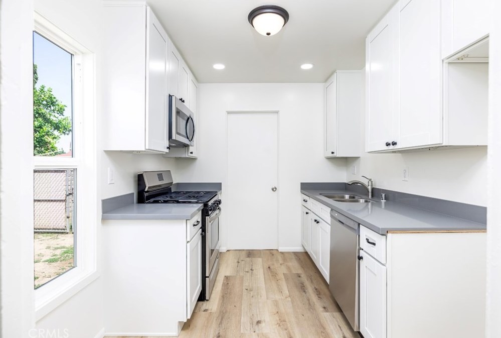 7815 Zelzah Ave, Los Angeles CA  91335-2228 exterior