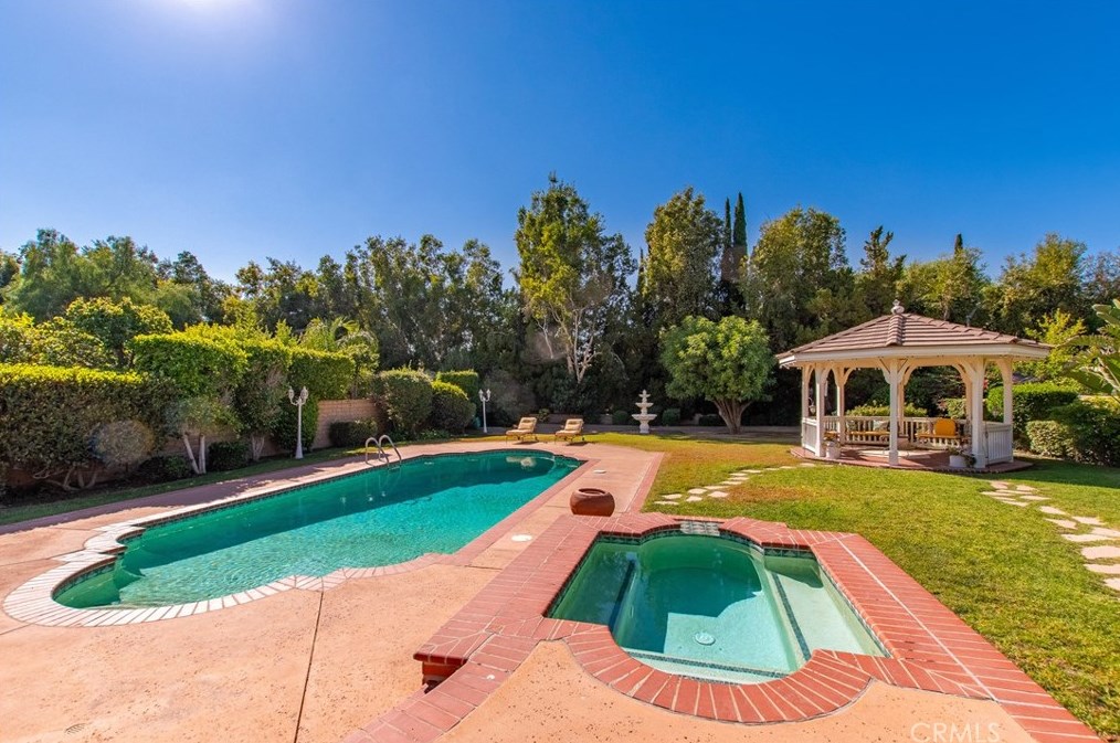 10939 Willowbrae Ave, Chatsworth, CA 91311