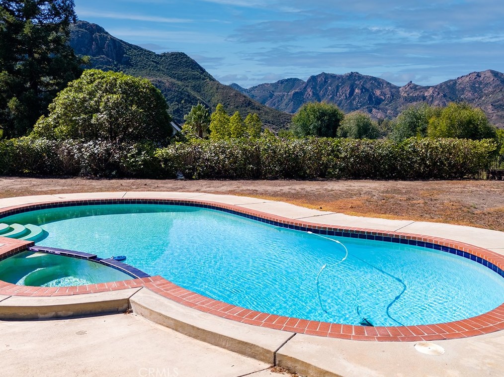 30060 Triunfo Dr, Calabasas, CA 91301