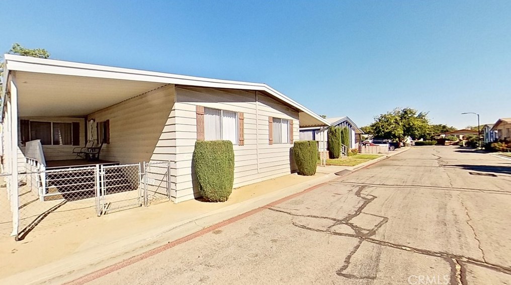 2330 E Ave J 8 #27, Lancaster, CA 93535