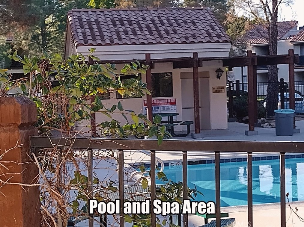 2554 Olive Dr, Palmdale CA  93550-4404 exterior