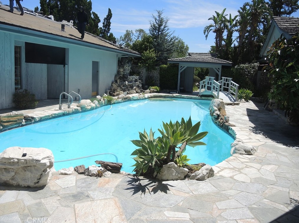 16696 Demaret Pl, San Fernando, CA 91344-2618