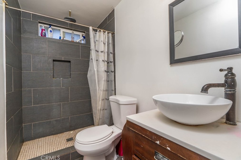 371 Fowler Ave, Pomona CA  91766-5342 exterior