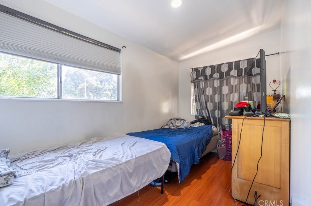 371 Fowler Ave, Pomona CA  91766-5342 exterior