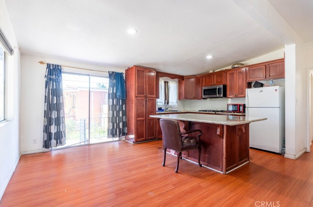 371 Fowler Ave, Pomona CA  91766-5342 exterior