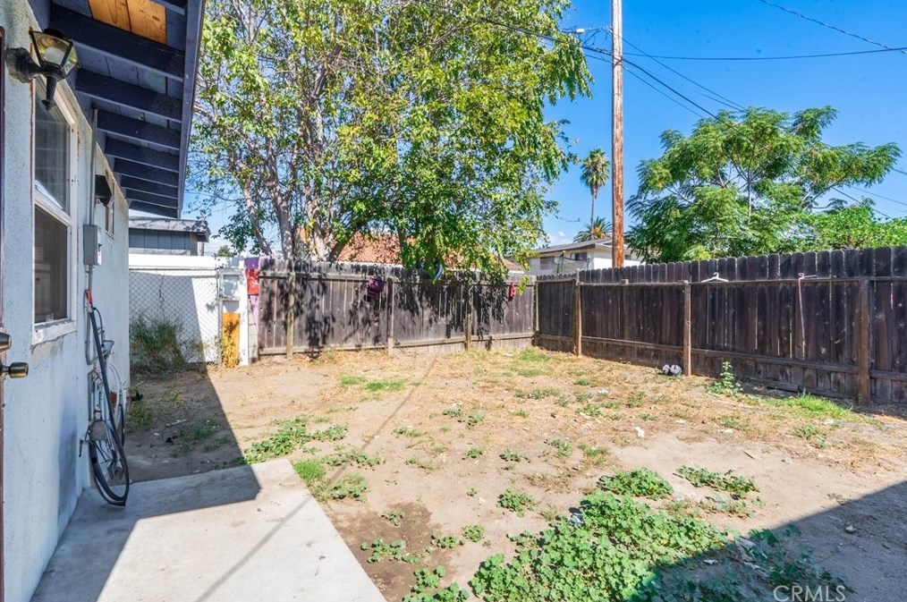 371 Fowler Ave, Pomona CA  91766-5342 exterior