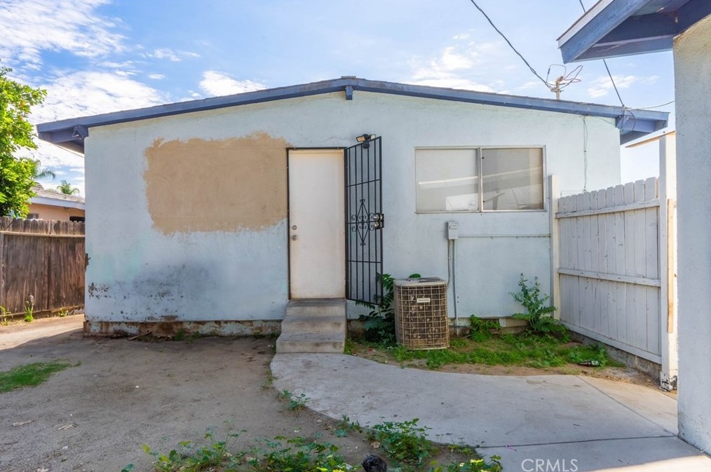 371 Fowler Ave, Pomona CA  91766-5342 exterior