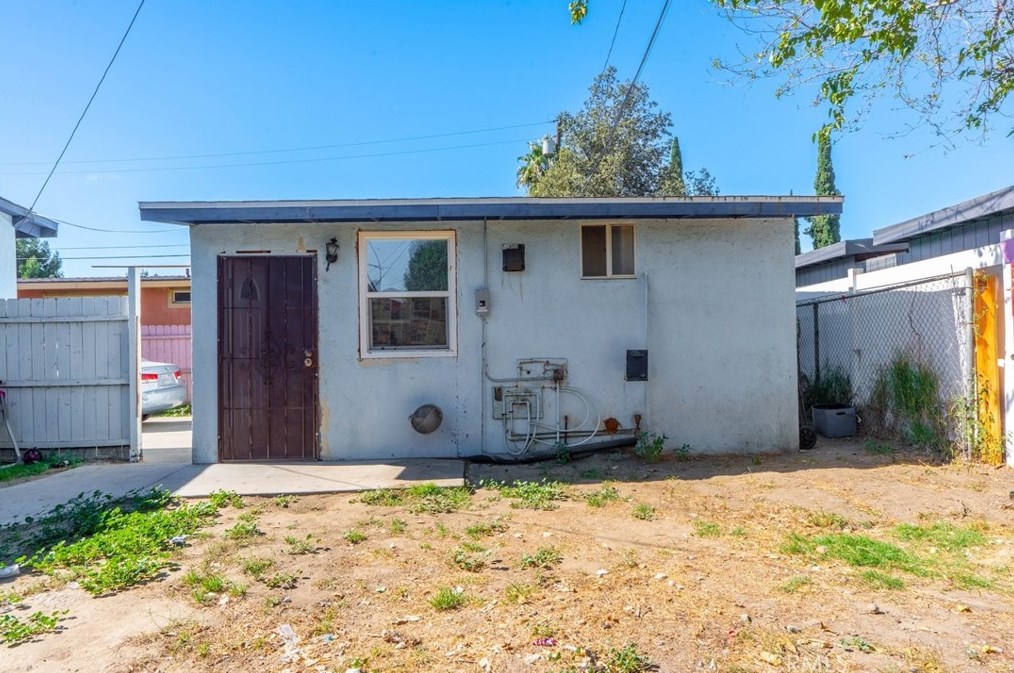 371 Fowler Ave, Pomona CA  91766-5342 exterior