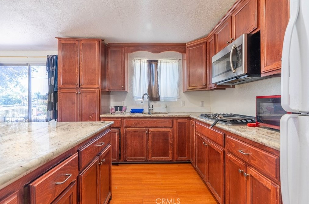 371 Fowler Ave, Pomona CA  91766-5342 exterior