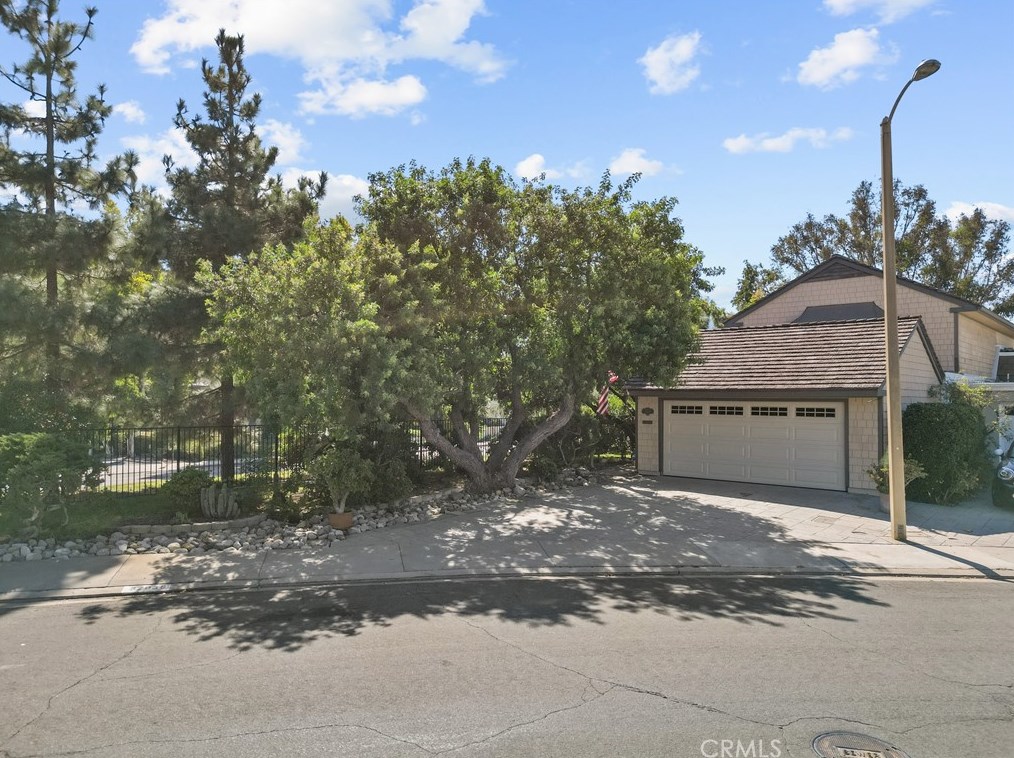 32038 Waterside Ln, Thousand Oaks, CA 91361-3622
