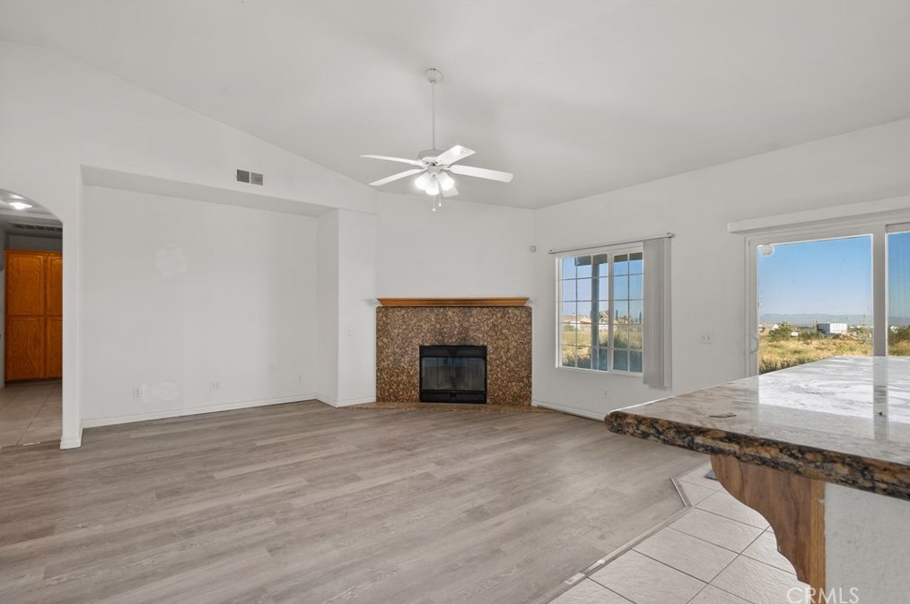 7676 Sunset Rd, Phelan, CA 92371