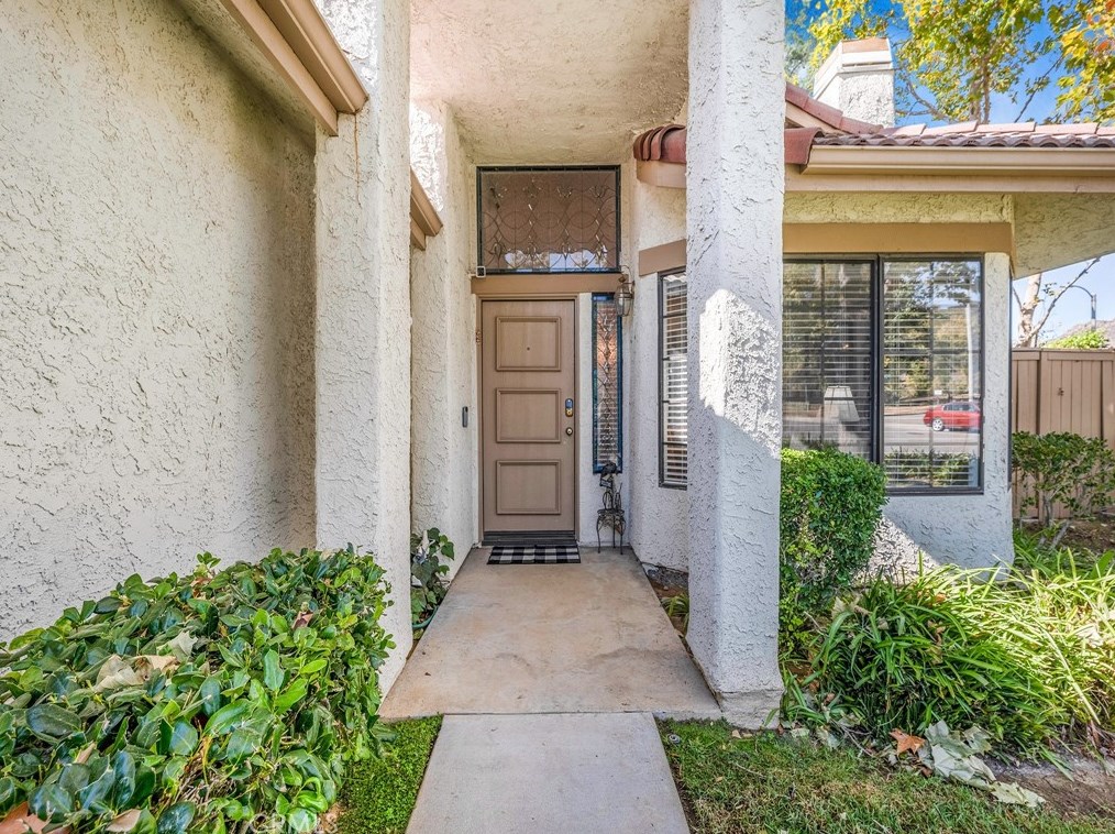 1083 Powderhorn Ct, Calabasas, CA 91377