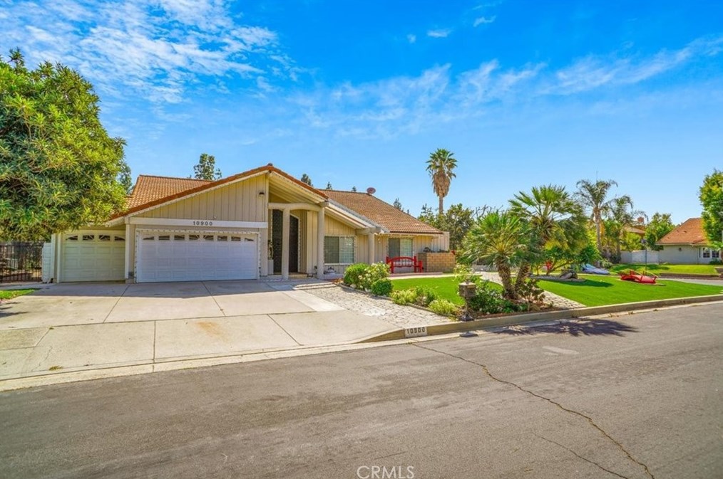 10900 Tulsa Ln, Chatsworth, CA 91311-1717