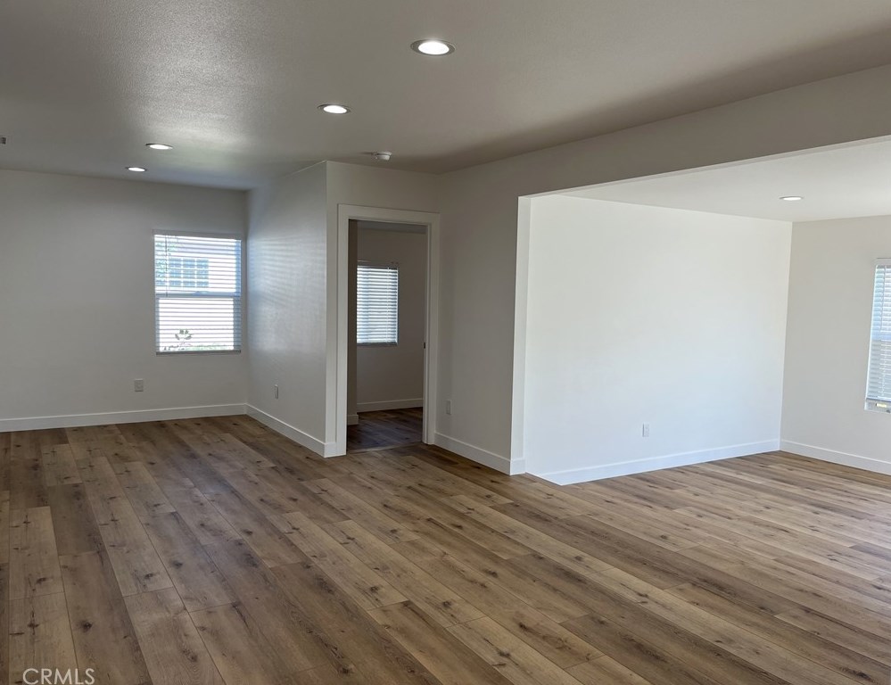 9738 Beachy Ave, Los Angeles CA  91331-5305 exterior