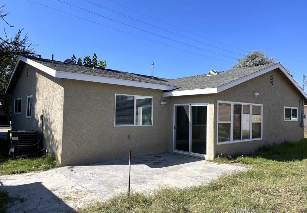 9738 Beachy Ave, Los Angeles CA  91331-5305 exterior