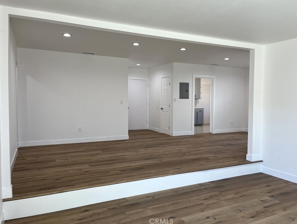 9738 Beachy Ave, Los Angeles CA  91331-5305 exterior