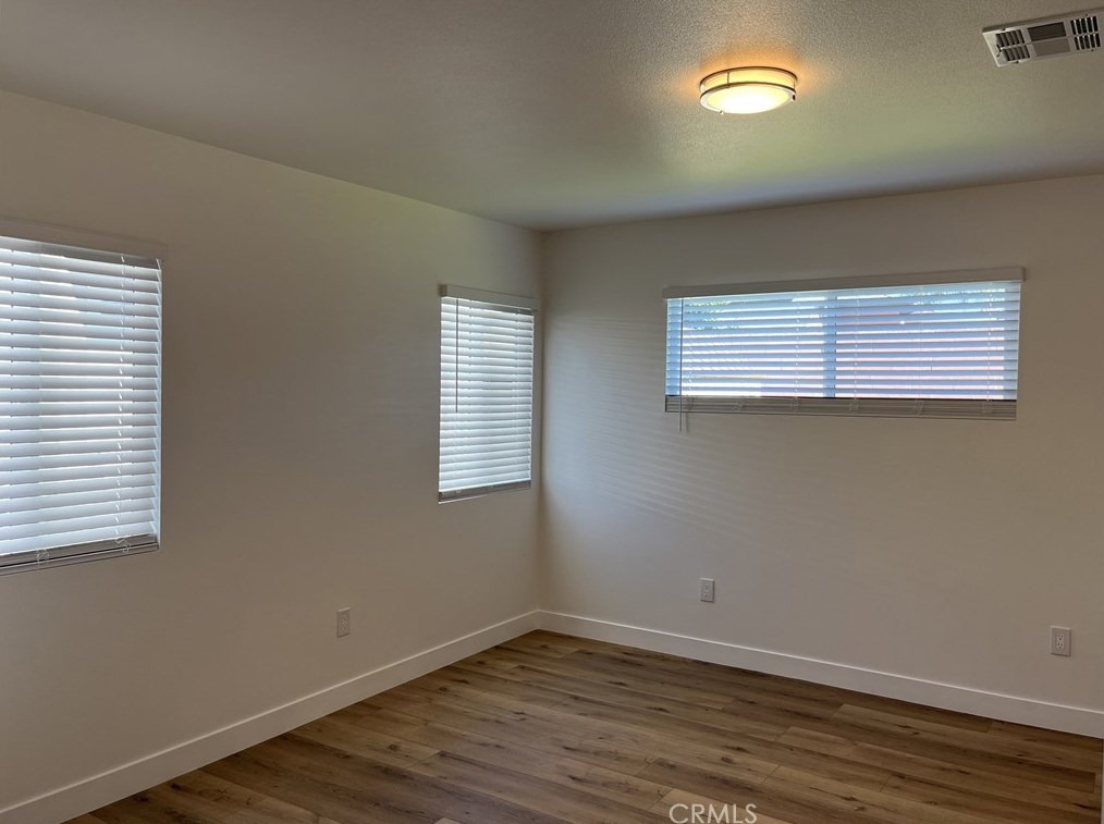 9738 Beachy Ave, Los Angeles CA  91331-5305 exterior