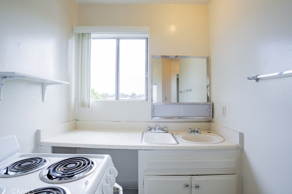 571 Fairview Ave, Los Angeles CA  90033-1647 exterior