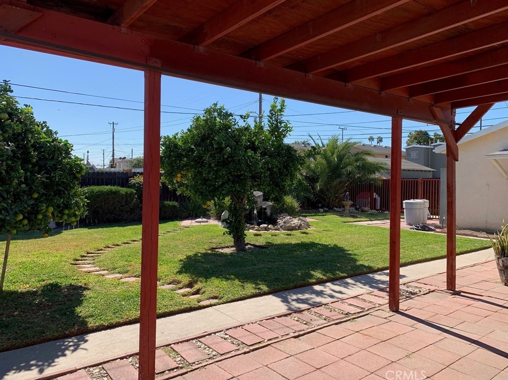 10323 Paloma Ave, Los Angeles CA  90002-3262 exterior