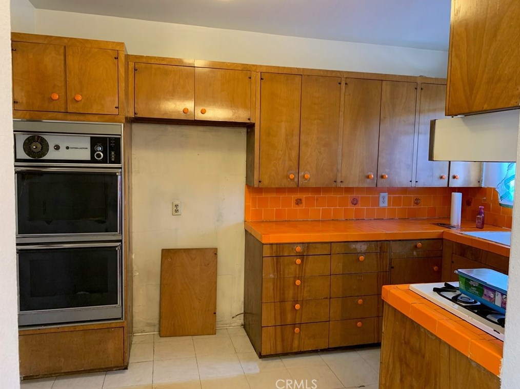 10323 Paloma Ave, Los Angeles CA  90002-3262 exterior