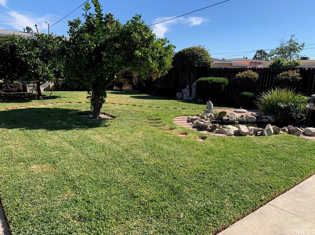 10323 Paloma Ave, Los Angeles CA  90002-3262 exterior