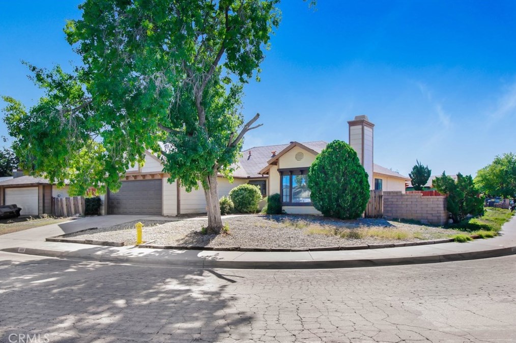 1806 Avenue, Palmdale, CA 93551-2251