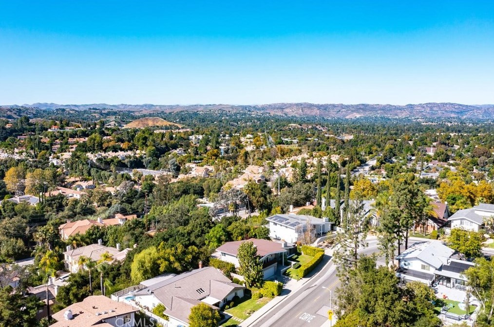 4259 Meadowlark Dr, Calabasas, CA 91302