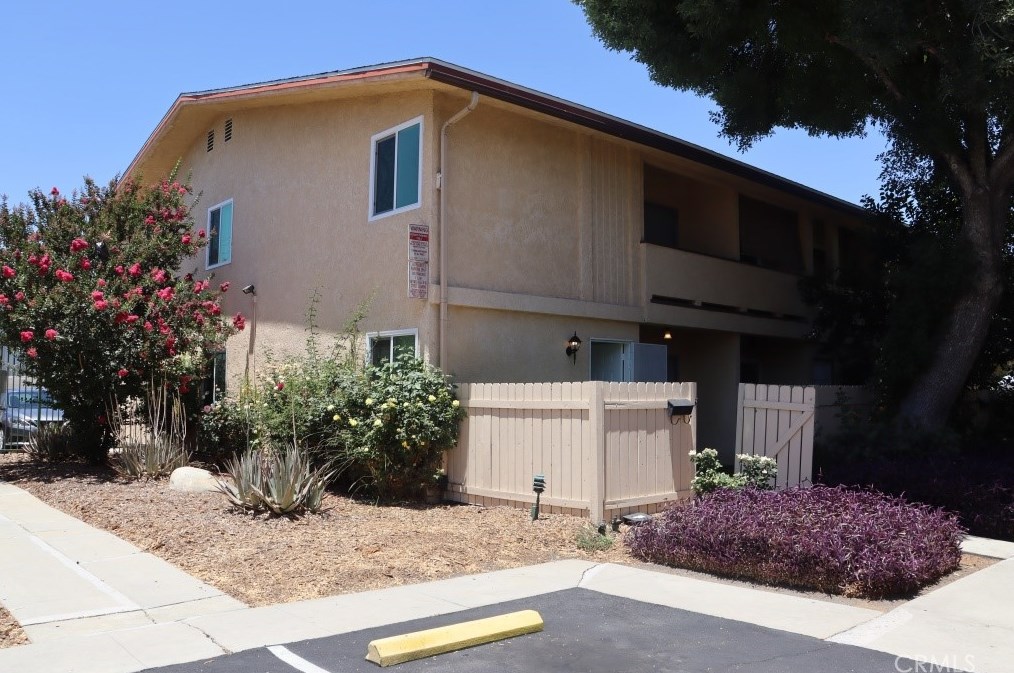 8015 Canby Ave, Los Angeles, CA 91335-7538