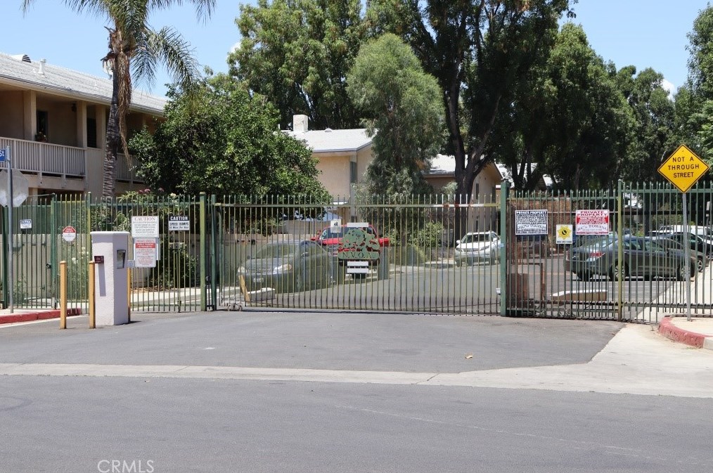 8015 Canby Ave, Los Angeles CA  91335-7538 exterior