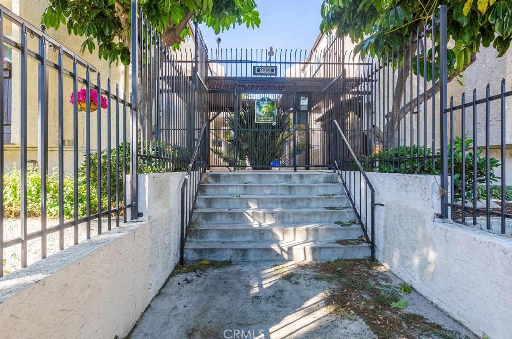 8801 Cedros Ave #19, Van Nuys, CA 91402