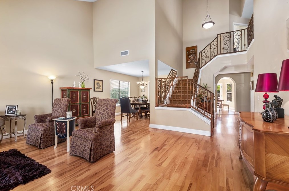 6062 Sunnycrest Dr, Calabasas, CA 91377
