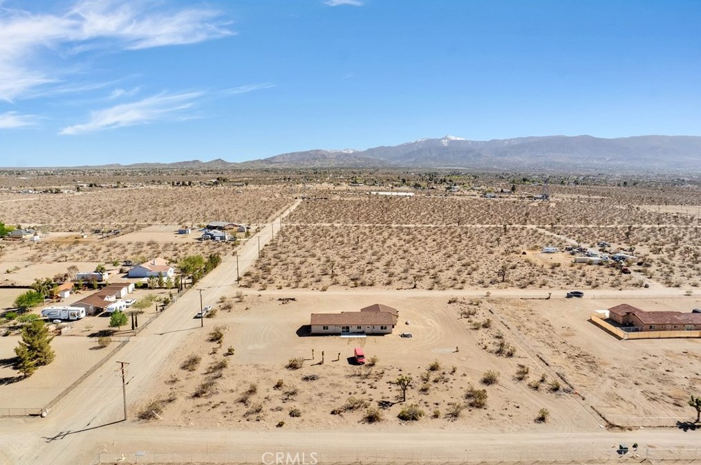 3014 Manzano Rd, Phelan CA  92371-7767 exterior