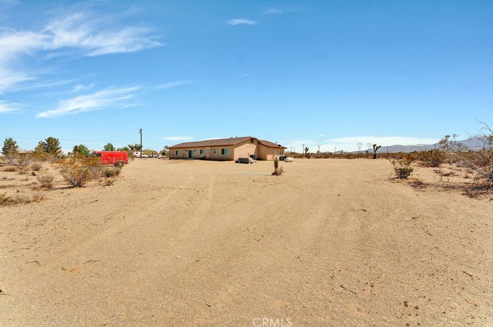 3014 Manzano Rd, Phelan CA  92371-7767 exterior