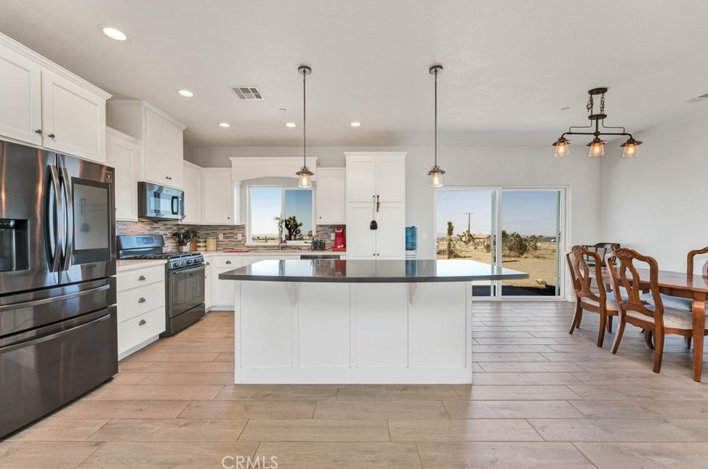 3014 Manzano Rd, Phelan CA  92371-7767 exterior