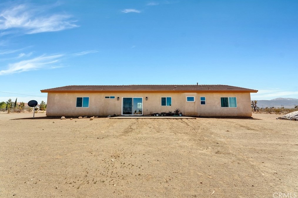 3014 Manzano Rd, Phelan CA  92371-7767 exterior