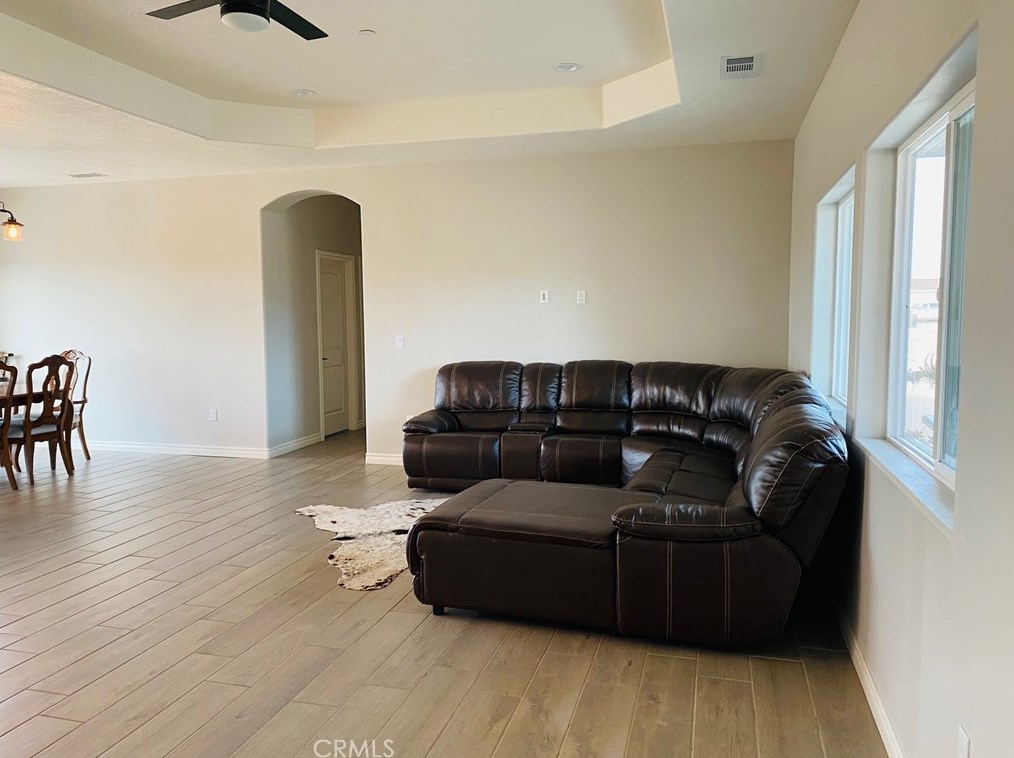 3014 Manzano Rd, Phelan CA  92371-7767 exterior