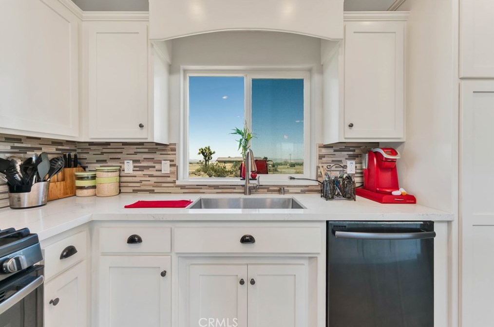 3014 Manzano Rd, Phelan CA  92371-7767 exterior
