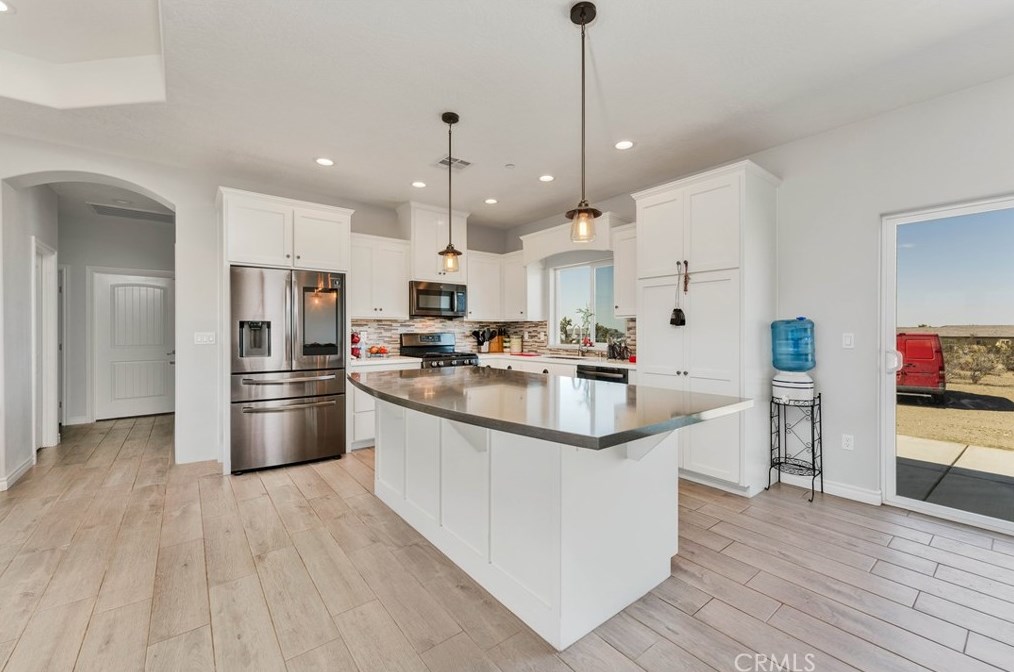 3014 Manzano Rd, Phelan CA  92371-7767 exterior