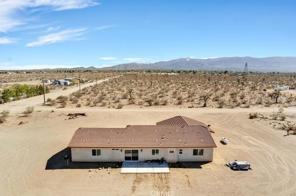 3014 Manzano Rd, Phelan CA  92371-7767 exterior