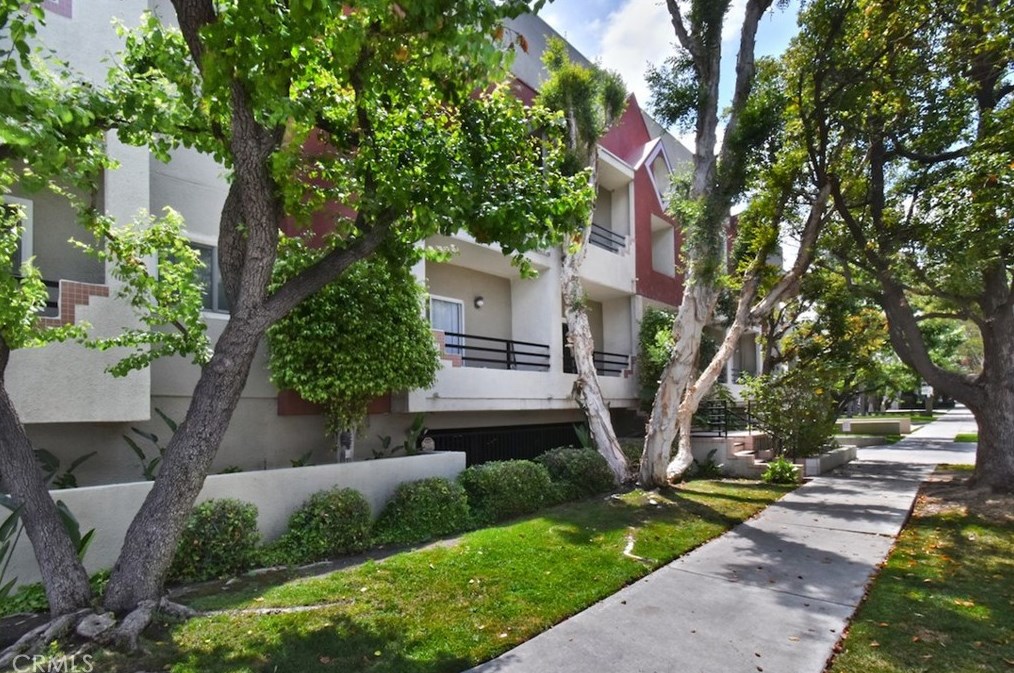 4350 Stern Ave #2, Van Nuys, CA 91423
